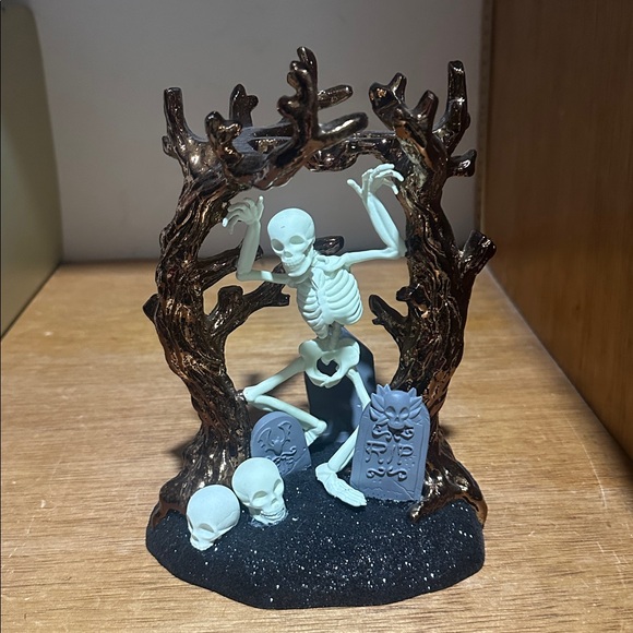 Bath & Body Works skeleton Halloween candle holder - Picture 1 of 5